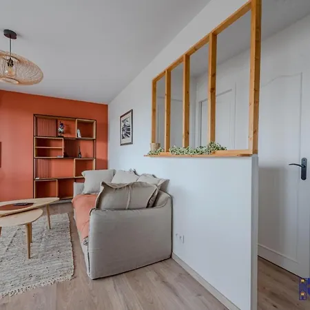 Le Chic - Cosy With Spacious Veranda Apartamento