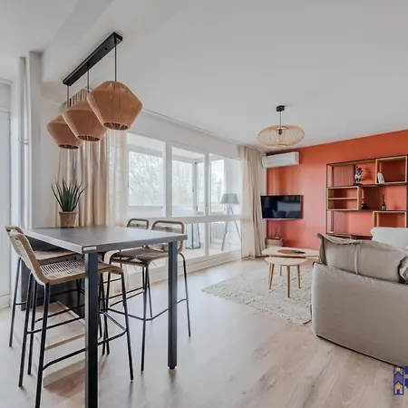 Le Chic - Cosy With Spacious Veranda