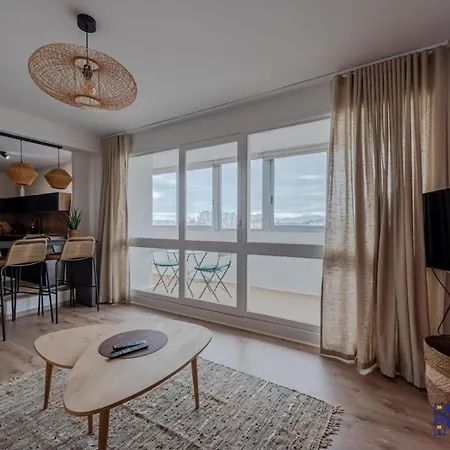 Apartamento Le Chic - Cosy With Spacious Veranda Perpiñán