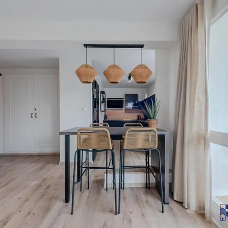 Le Chic - Cosy With Spacious Veranda Apartamento *