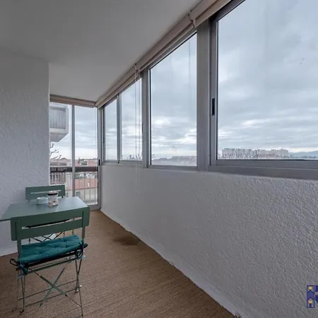 Le Chic - Cosy With Spacious Veranda Apartamento